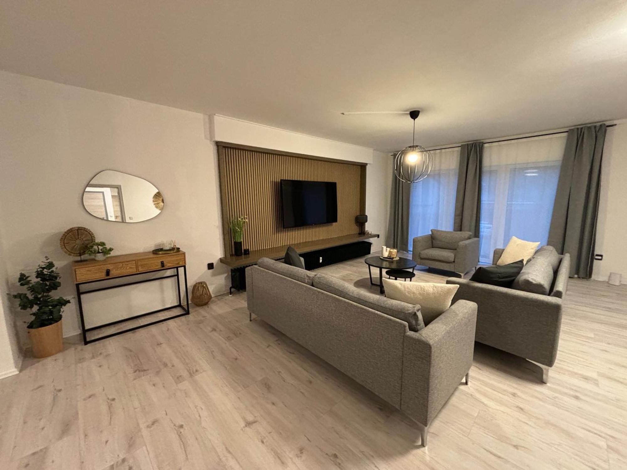 140Qm - 4 Zimmer- Parkplatz - Autobahn - Blauer See - Mallibase Apartments Garbsen Exterior photo